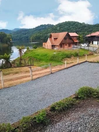 Terreno com fundos para Barragem de Rio Bonito em Rio dos Cedros