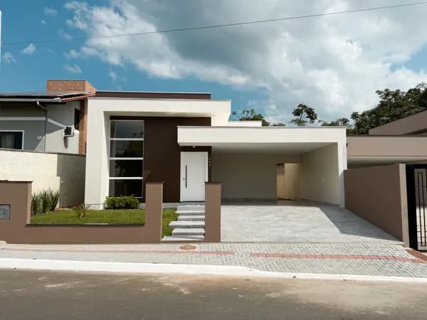 Casa com suite e duas vagas de garagem no bairro Estrada das Areias, Indaial/SC