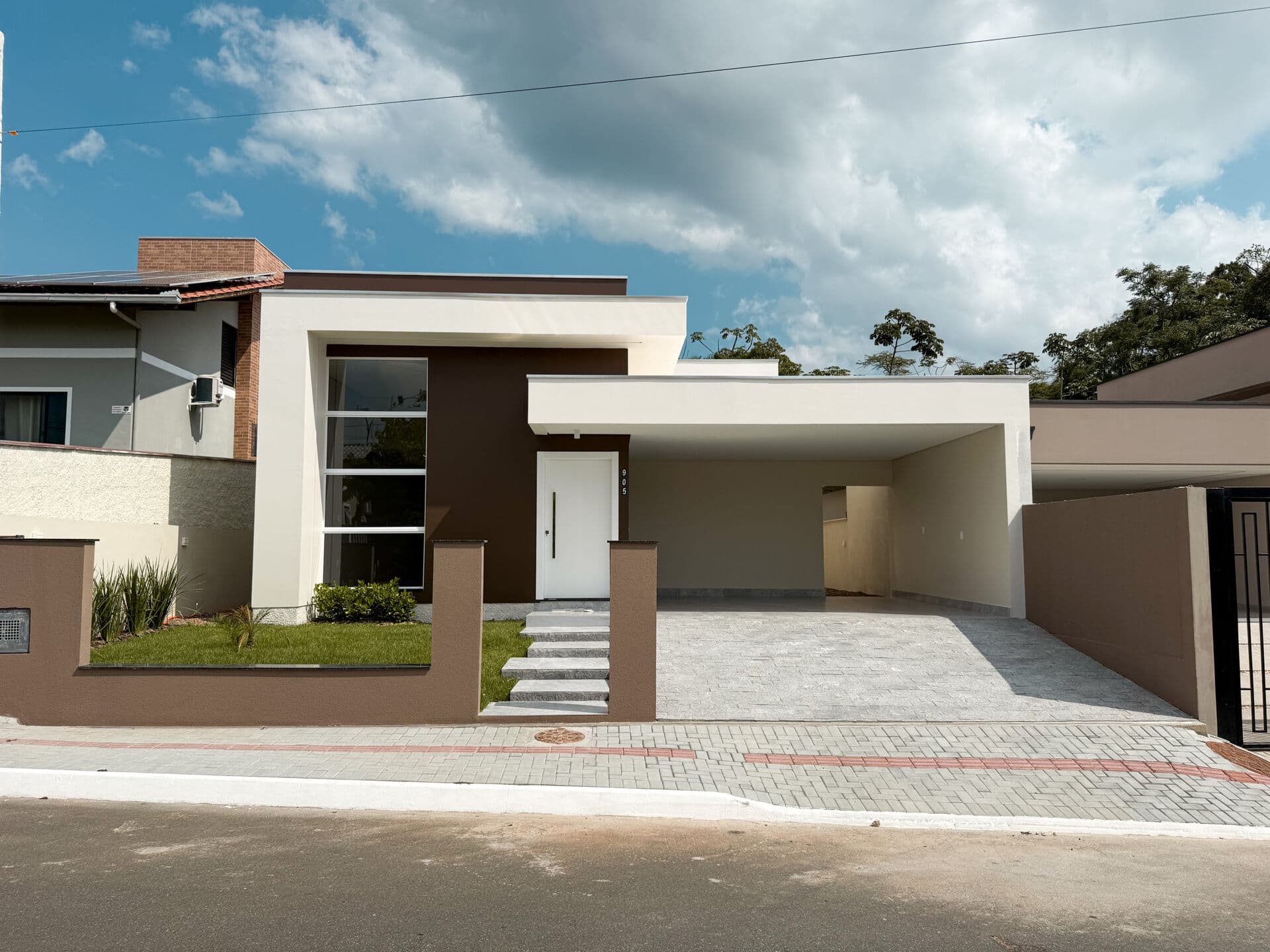Casa com suite e duas vagas de garagem no bairro Estrada das Areias, Indaial/SC