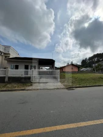 🏡 Casa com amplo terreno à venda no bairro Benedito – Indaial/SC