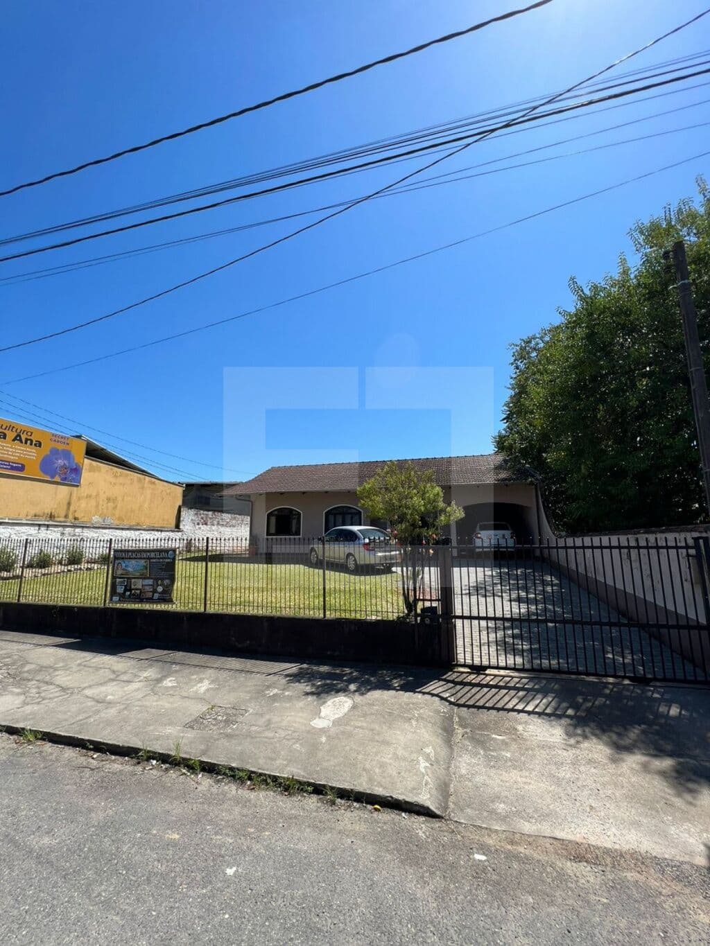 🏠 Oportunidade imperdível! Três casas no mesmo terreno – Ideal para morar e investir!