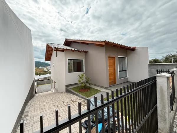 Casa com 2 dormitórios no Parque Arapongas em Indaial-SC
