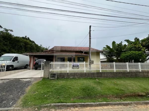 🏡 Casa ampla com galpão à venda no bairro Rio Morto – Indaial/SC