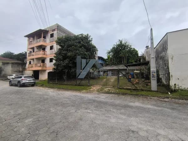 Terreno no bairro Jardim Maluche - Para construção multifamilar ou unifamiliar
