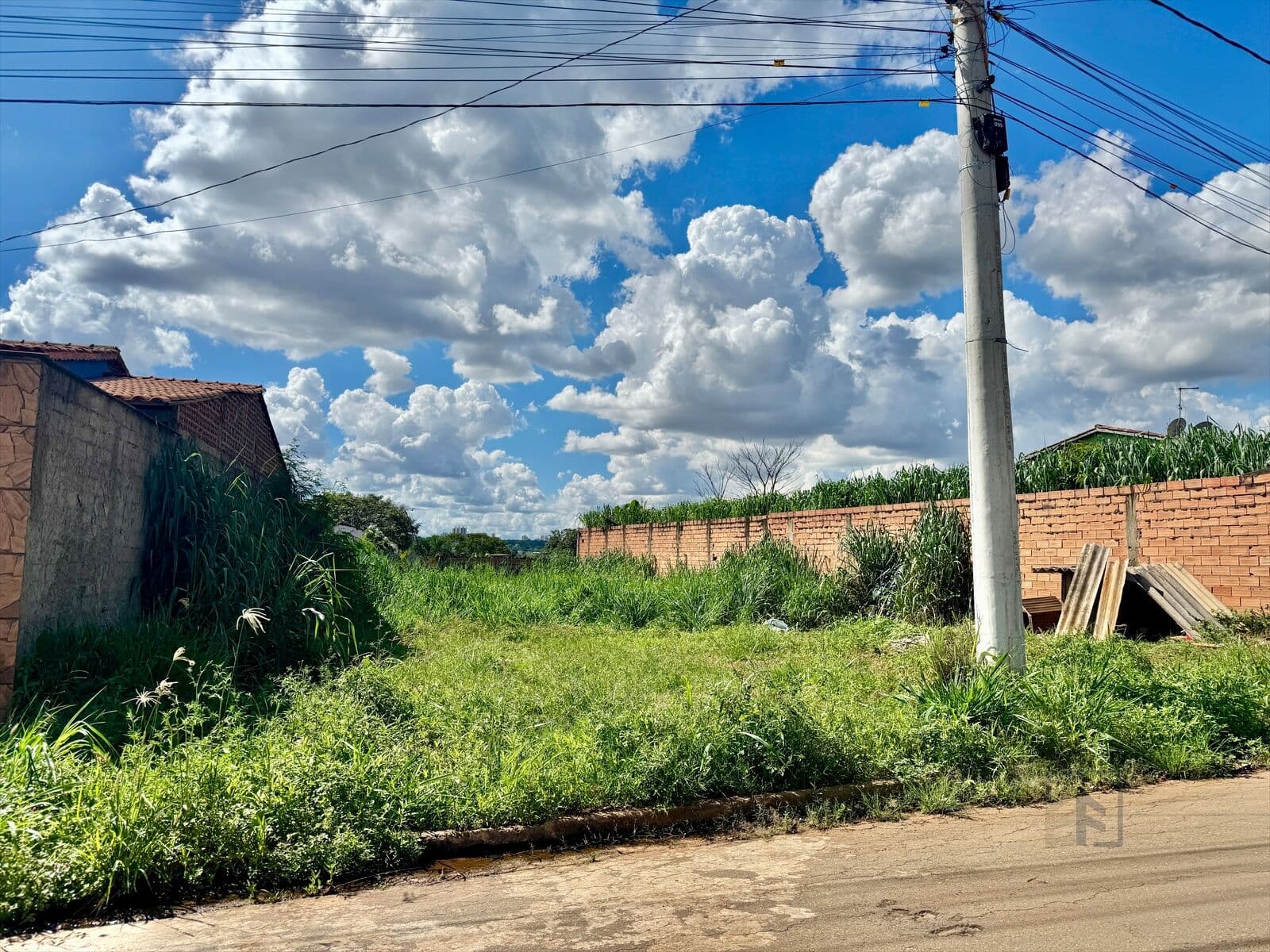 Lote com 394 m² a venda no bairro Parque São Jorge em Aparecida de Goiânia