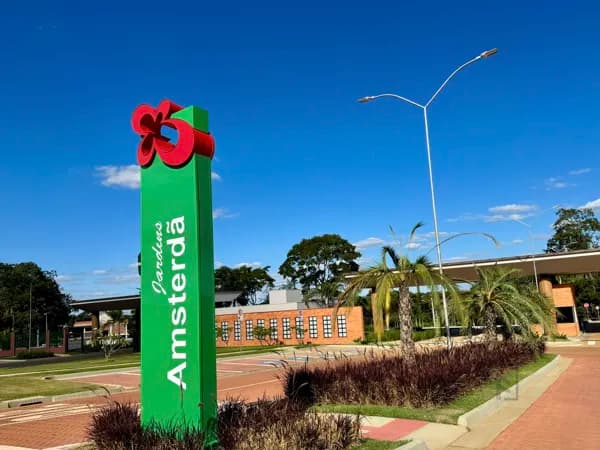 Lote com 324 m² a venda condomínio Jardins Amsterdã em Goiânia