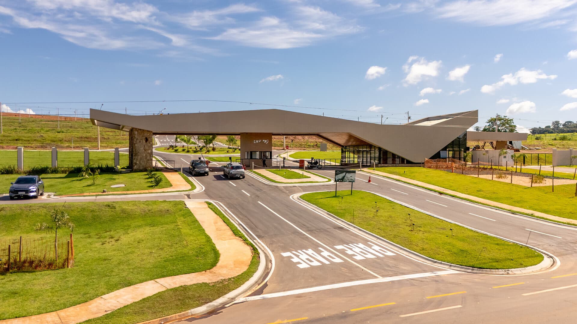 Lote a venda condomínio Vinhas Flamboyant - EBM