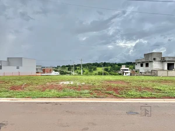 Lote com 262 m² a venda no condomínio Jardins Parma em Senador Canedo