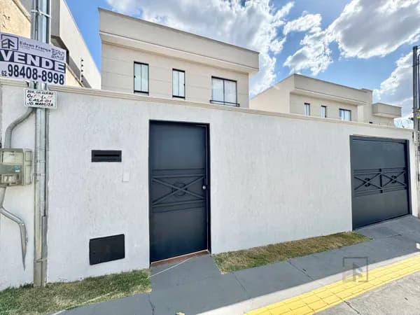 Belíssimo sobrado com 3 quartos a venda no bairro Jardim Mariliza em Goiânia
