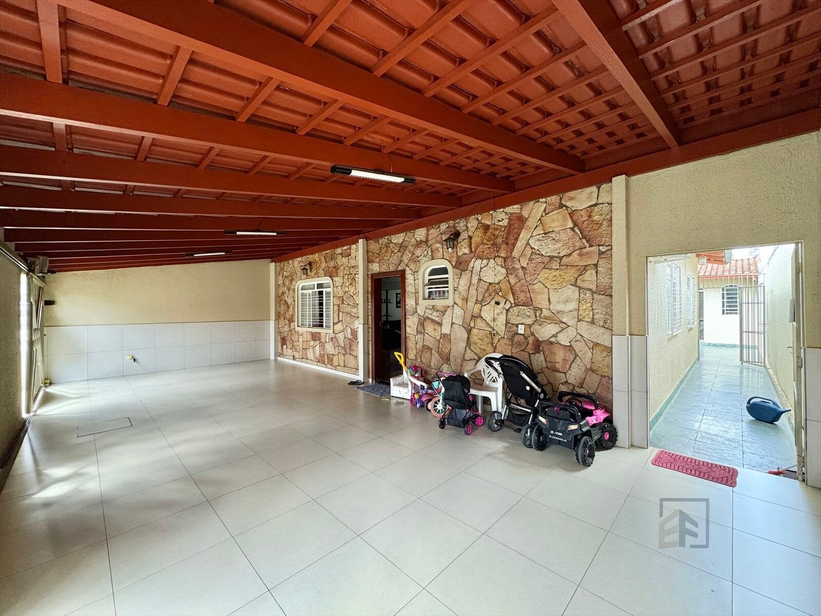 Casa com 3 quartos sendo uma suíte a venda no Conjunto Fabiana em Goiânia