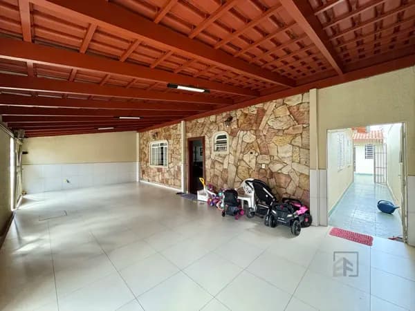 Casa com 3 quartos sendo uma suíte a venda no Conjunto Fabiana em Goiânia