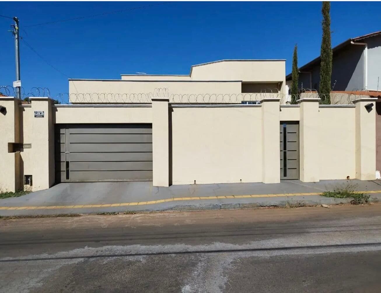 Casa com 4 quartos a venda no Bairro Jardim Mariliza em Goiânia