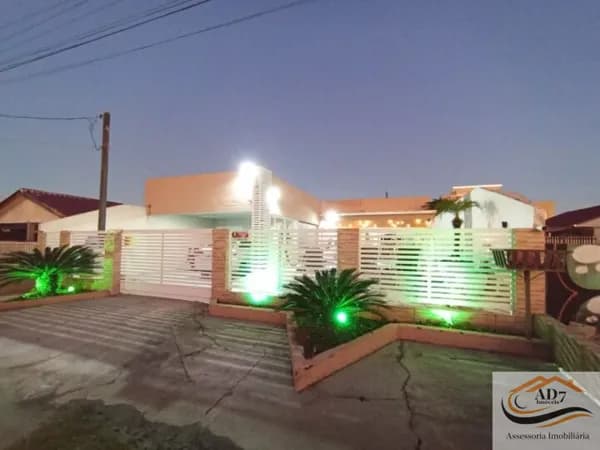 Casa Alto Padrão 3 Quartos, com piscina em Shangri-la.