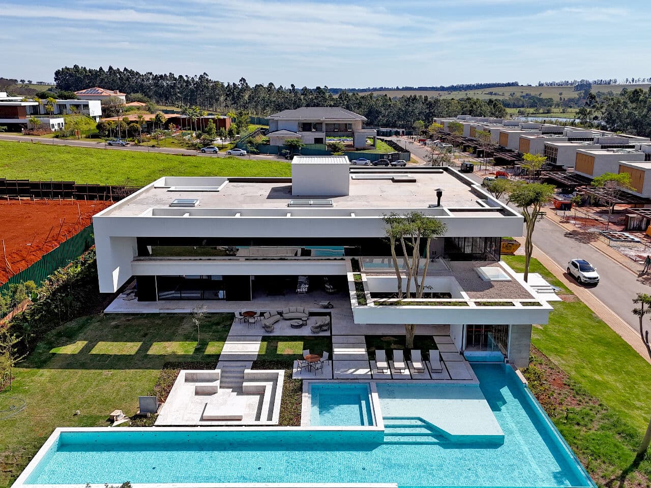 Residência contemporânea na Fazenda da Grama em Itupeva
