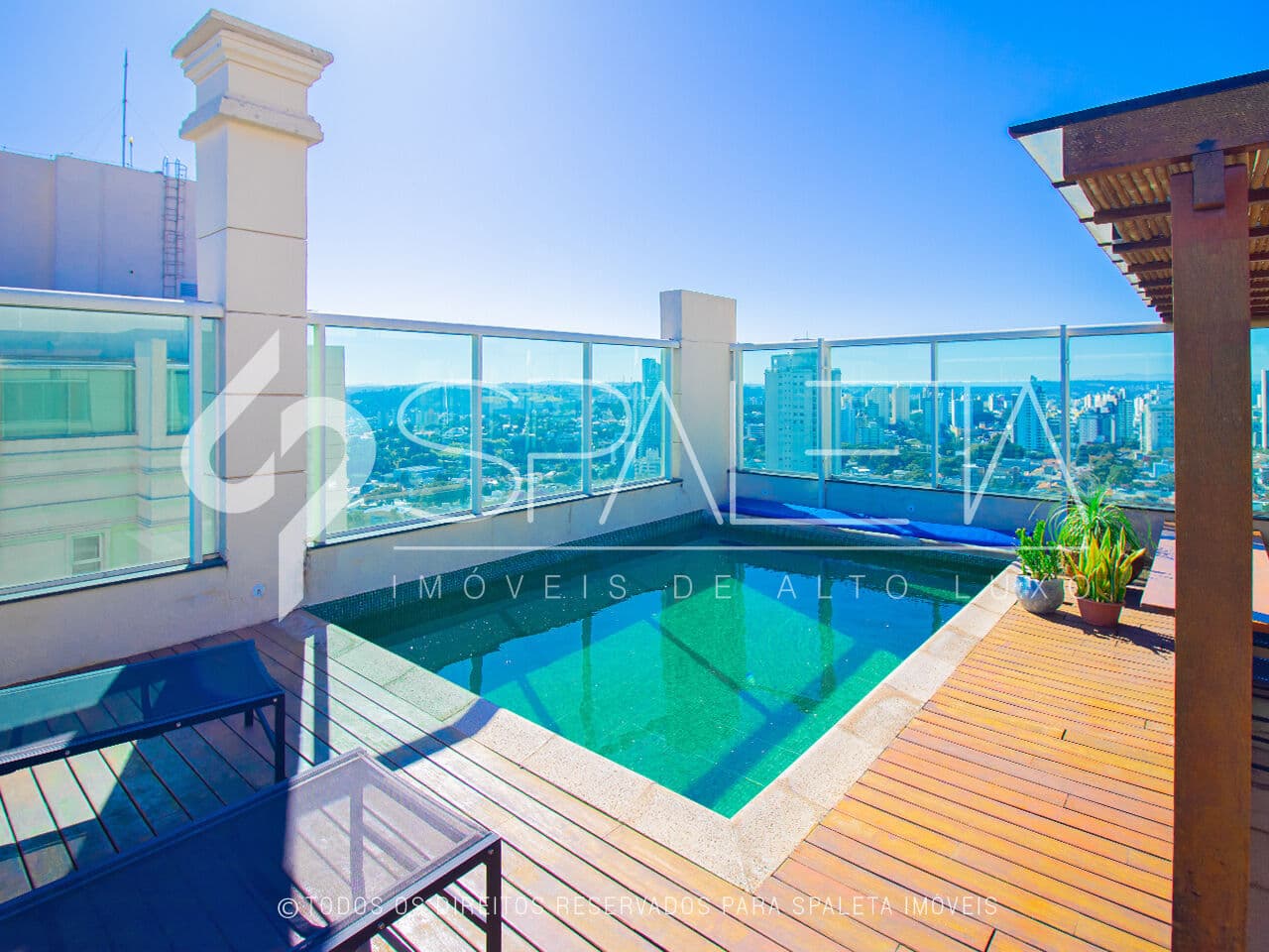 Apartamento cobertura com 360 m² e 4 suítes para locação no condomínio Cittá Di Firenze, Jardim Ana Maria em Jundiaí.