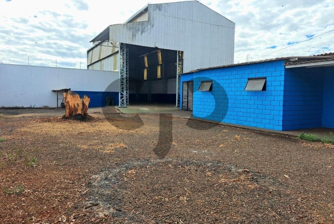 Barracão Comercial na Vila Industrial - Sertãozinho - SP