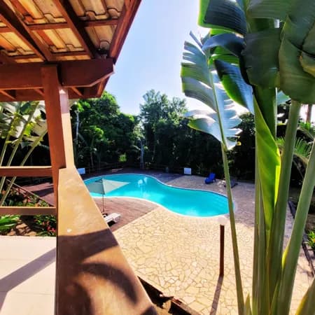Linda Casa em Condomínio Fechado com Muita Área Verde ao Redor.