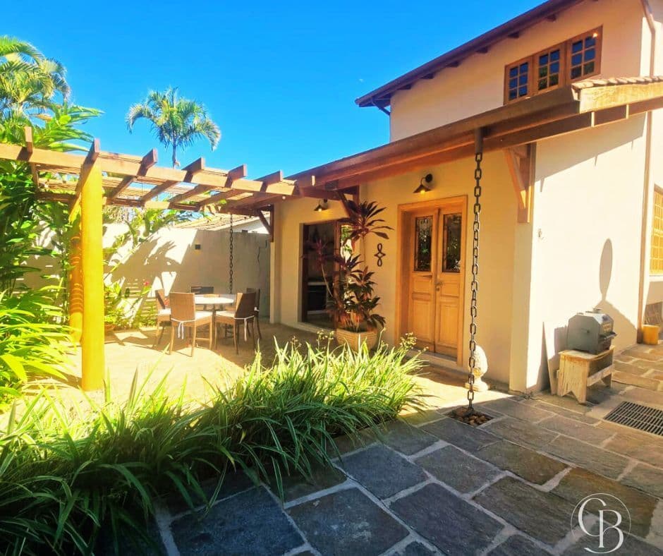 Casa Prática, linda e recém reformada, no coração da cidade