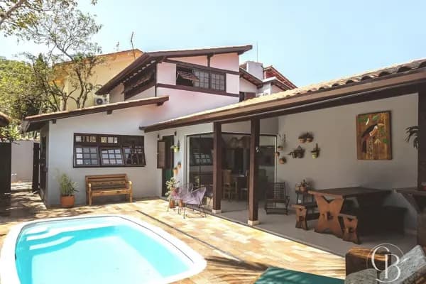 Casa Super Charmosa no Coração da Cidade à Venda em Ilhabela