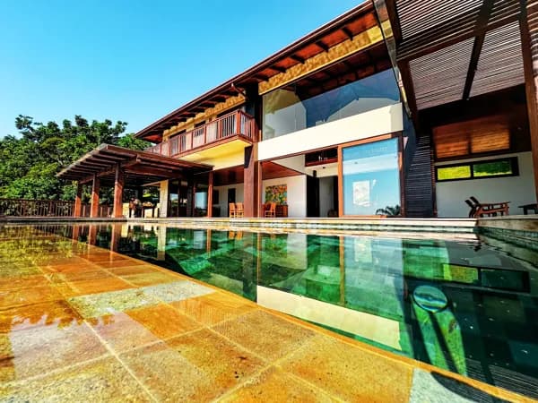 Linda Casa Localizada em Condomínio Pé na Areia em Ilhabela