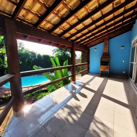 Linda Casa de Condomínio em um Paraíso Verde