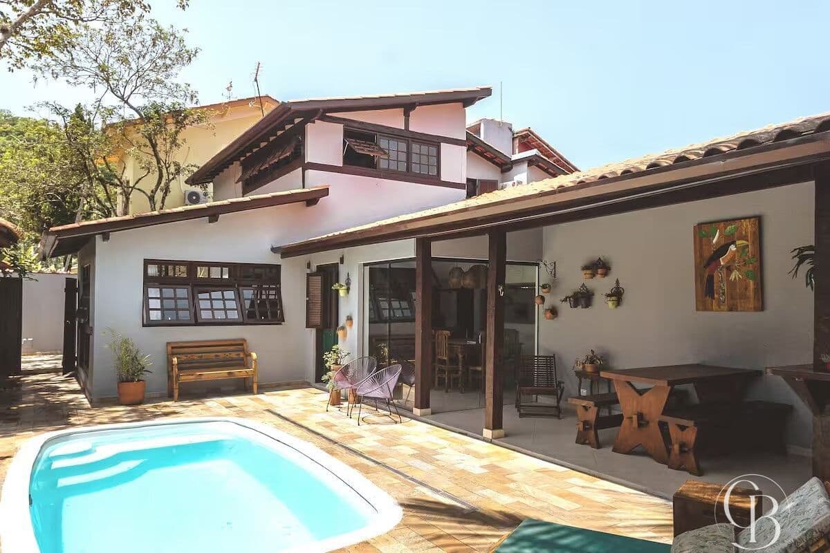 Casa Super Charmosa no Coração da Cidade à Venda em Ilhabela