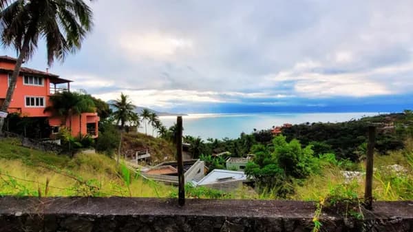 Lindo Terreno com Vista Para o Mar