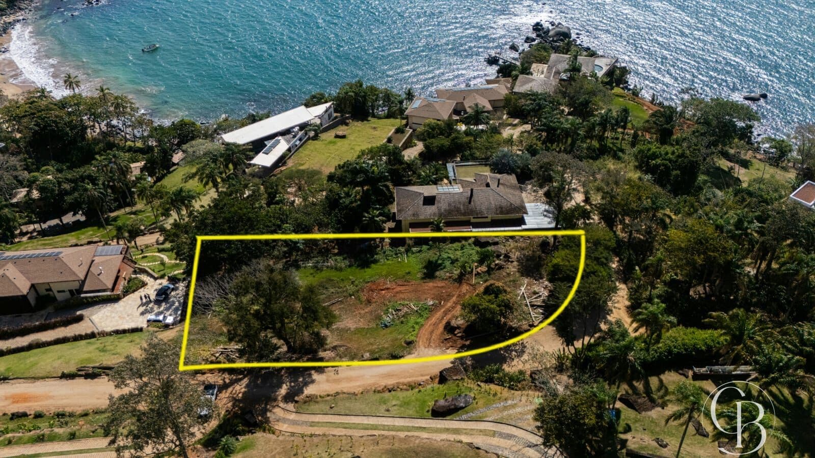 Terreno Exclusivo no Residencial Pacuíba – Vista Deslumbrante para o Mar