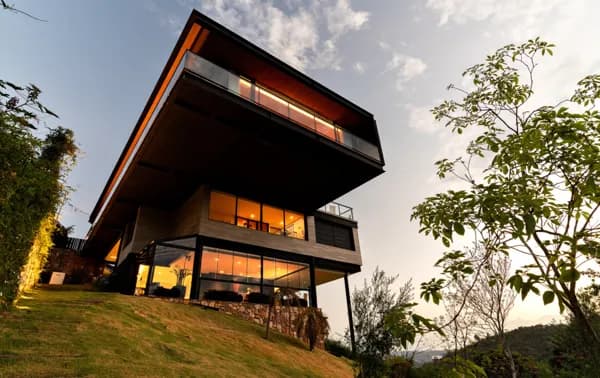 A Coleção Signature: O Legado do Design e a Pureza do Horizonte