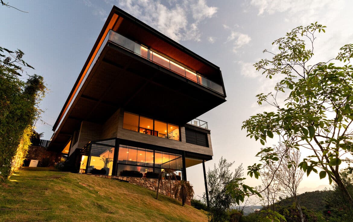 A Coleção Signature: O Legado do Design e a Pureza do Horizonte