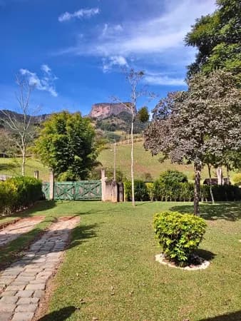 Terreno Exclusivo de 30.000 m² com Nascente e Vista Frontal para a Pedra do Baú