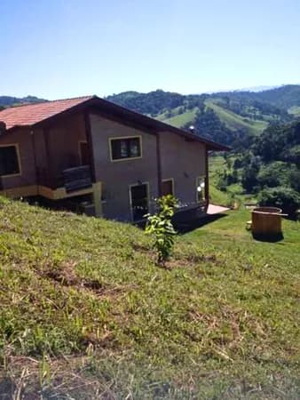 A Poesia de Viver Entre as Montanhas e o Silêncio.