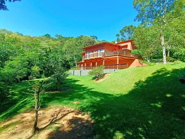 Privacidade e Conforto no Coração de Santo Antônio do Pinhal