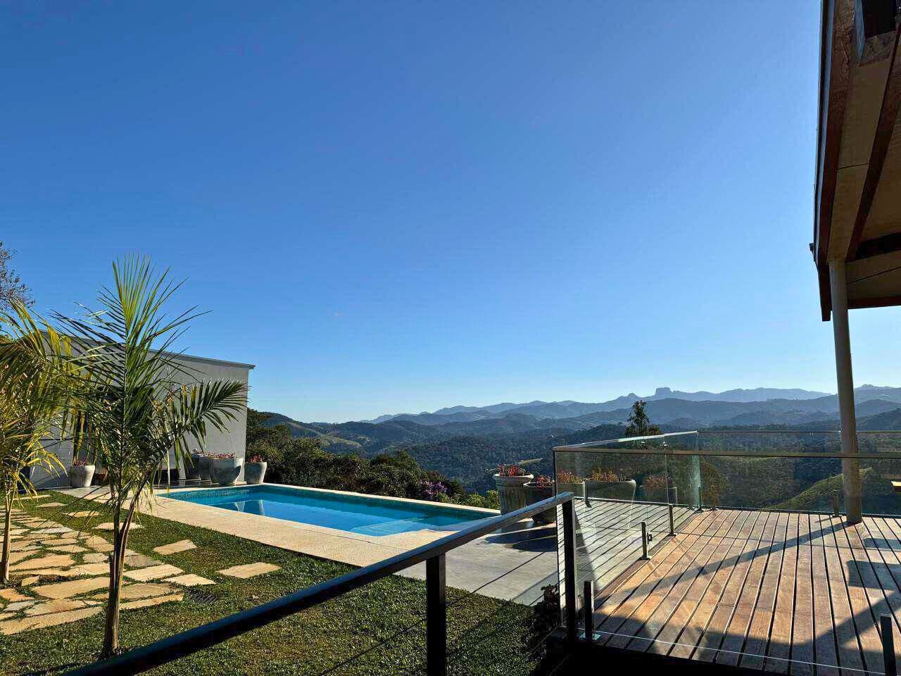 Exclusividade: Design Moderno com Vista para a Pedra do Baú