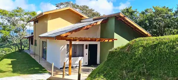 Entrou, Viveu: A Praticidade de uma Casa Pronta na Mantiqueira