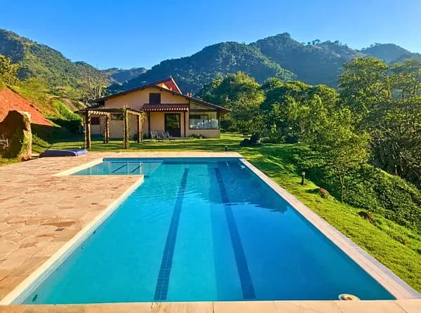 Propriedade Exclusiva com Vista, Piscina Infinita e 85 Mil m² na Mantiqueira