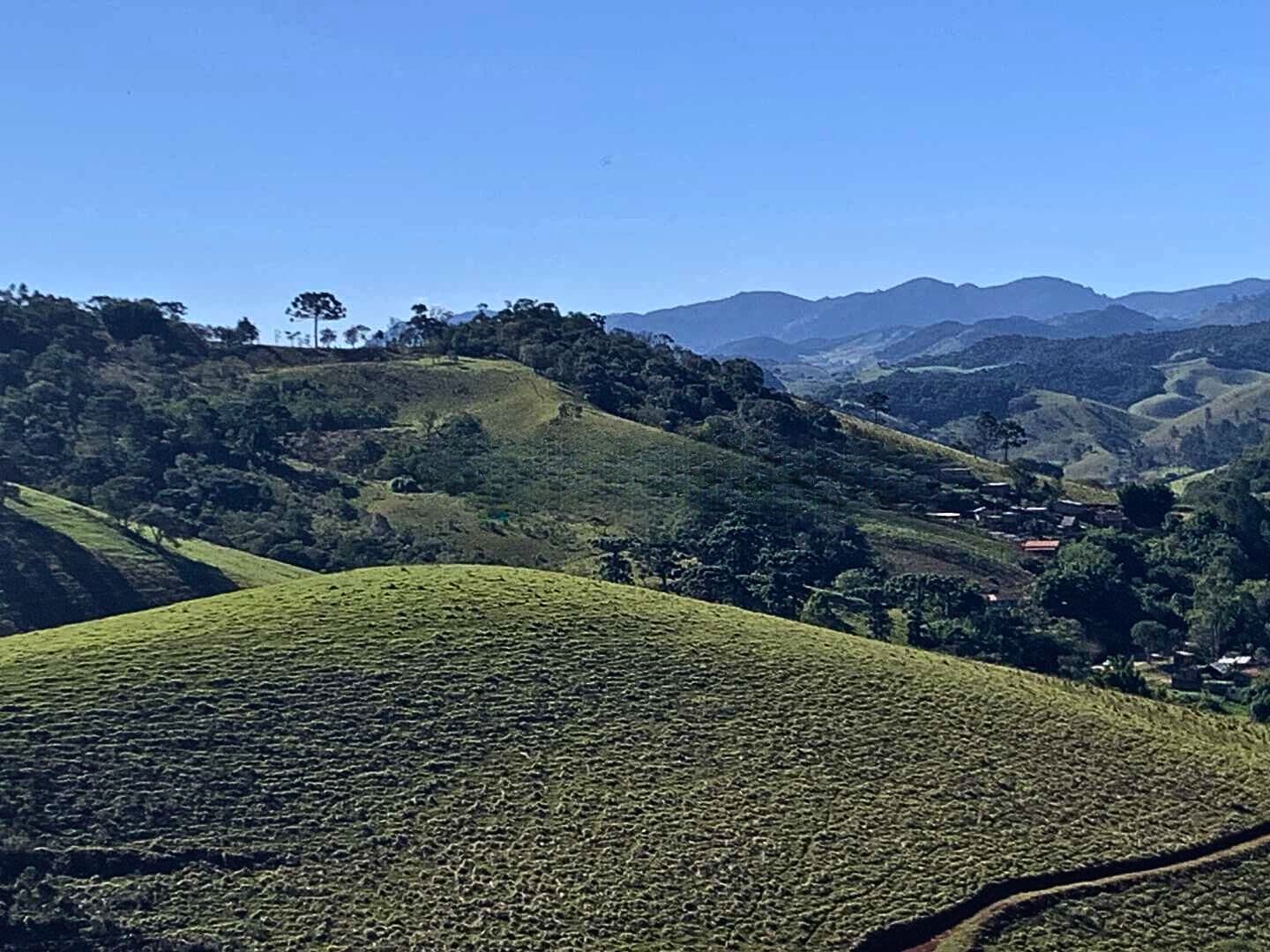 Domínio de Vista e Eficiência em Santo Antônio do Pinhal: 72.000 m² com Vista para a Pedra do Baú