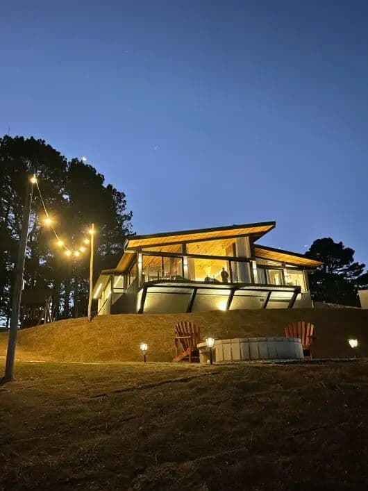 Casa Contemporânea Nova e Mobiliada