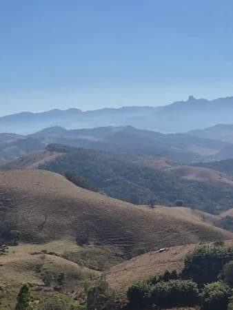 Vastidão e Estratégia na Mantiqueira: 30 Alqueires com Vista Permanente
