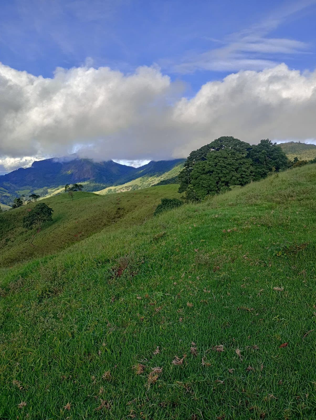 Horizonte 360° e Águas Próprias: Onde Mantiqueira e Céu são o Cenário