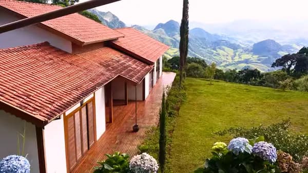 Refúgio de Altitude em São Bento do Sapucaí: 175.000 m² de Privacidade e Vista Permanente para a Pedra do Baú
