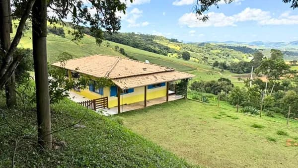 Chácara Charmosa com Vista Panorâmica das Montanhas em Bueno Brandão