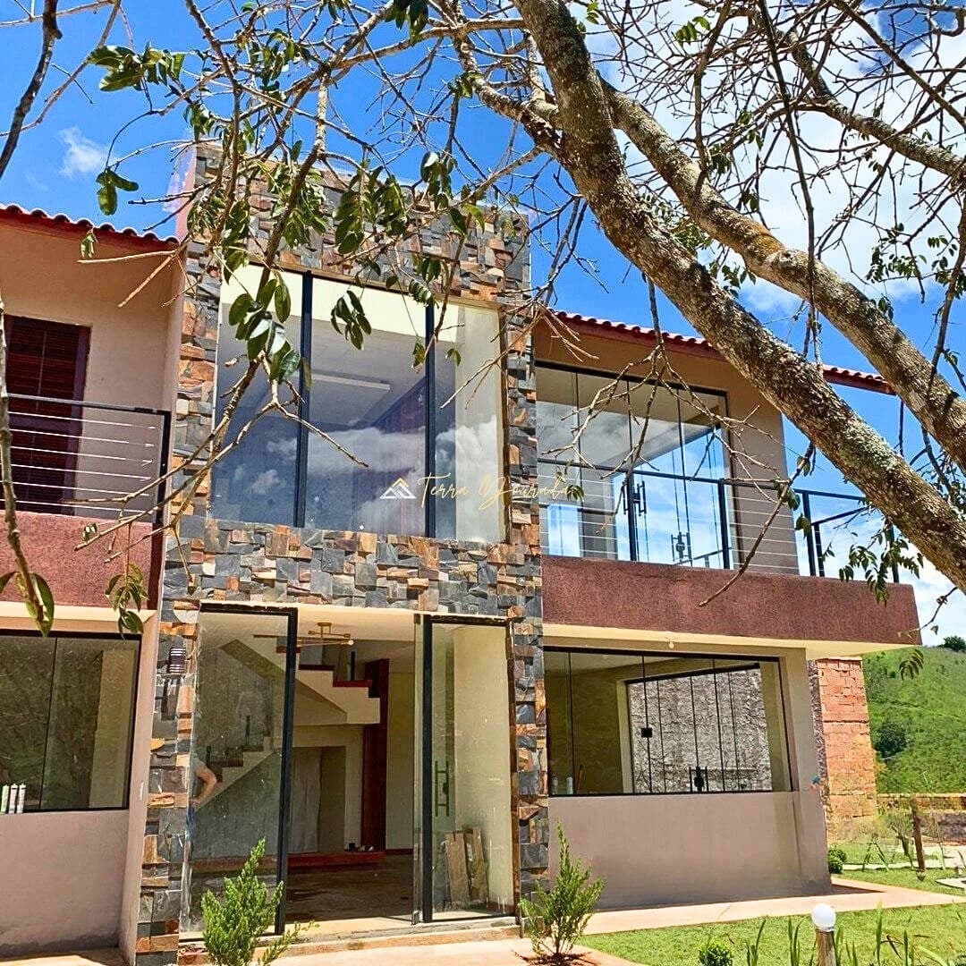 Casa com Lareira e Fogueira de Chão em Santo Antônio do Pinhal | Simone Ramos