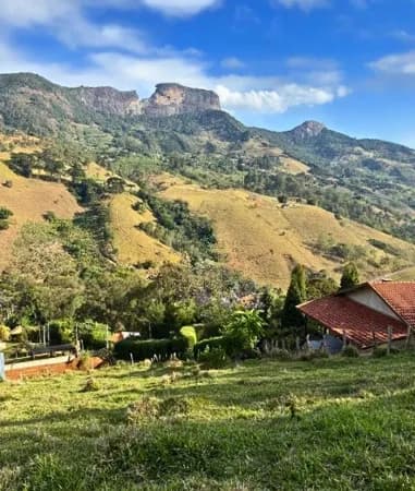 Mirante da Pedra: 3.700 m² de Exclusividade e Vista para o Baú