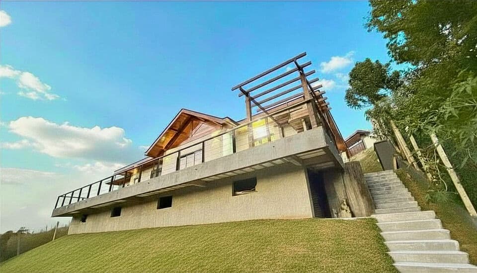 Casa Moderna de Alto Padrão próxima à Hípica Golf
