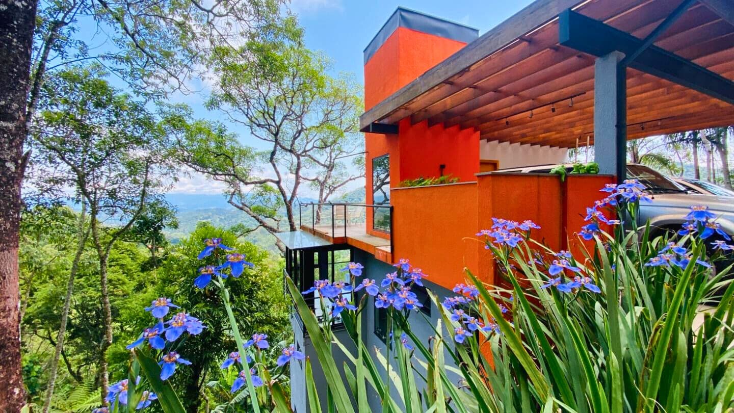 Casa Alto Padrão: Onde o Propósito Encontra o Silêncio das Montanhas