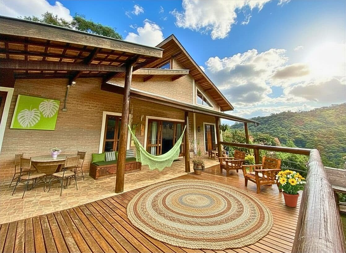 Casa Rústica com Vista e Lareira em Santo Antônio do Pinhal