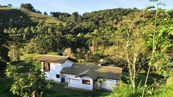 Refúgio das Águas: Elegância e Natureza no Coração de Gonçalves
