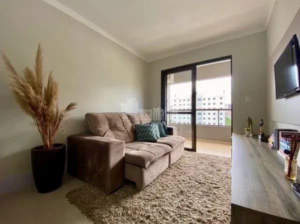 Apartamento semi-mobiliado central