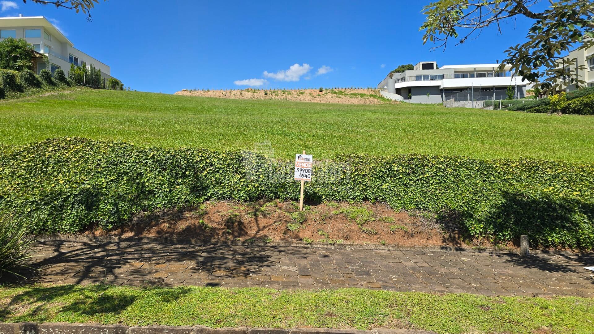 Terreno em Condomínio Fechado com 2.400m²